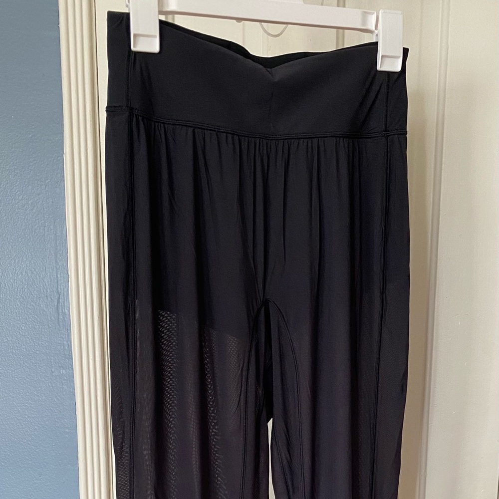Lululemon back pants size 6 EUC black